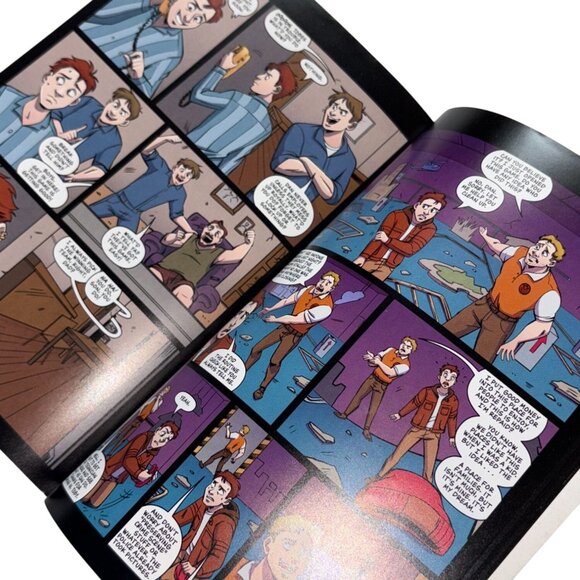 Five Nights At Freddy's Fazbear Frights Vol. 3 Graphic Novel-Scott Cawthon-GUC - Picture 3 of 5